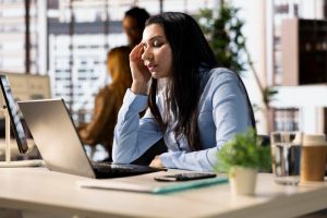 Selalu Sakit Kepala? Jangan Asyik Makan Ubat Je!